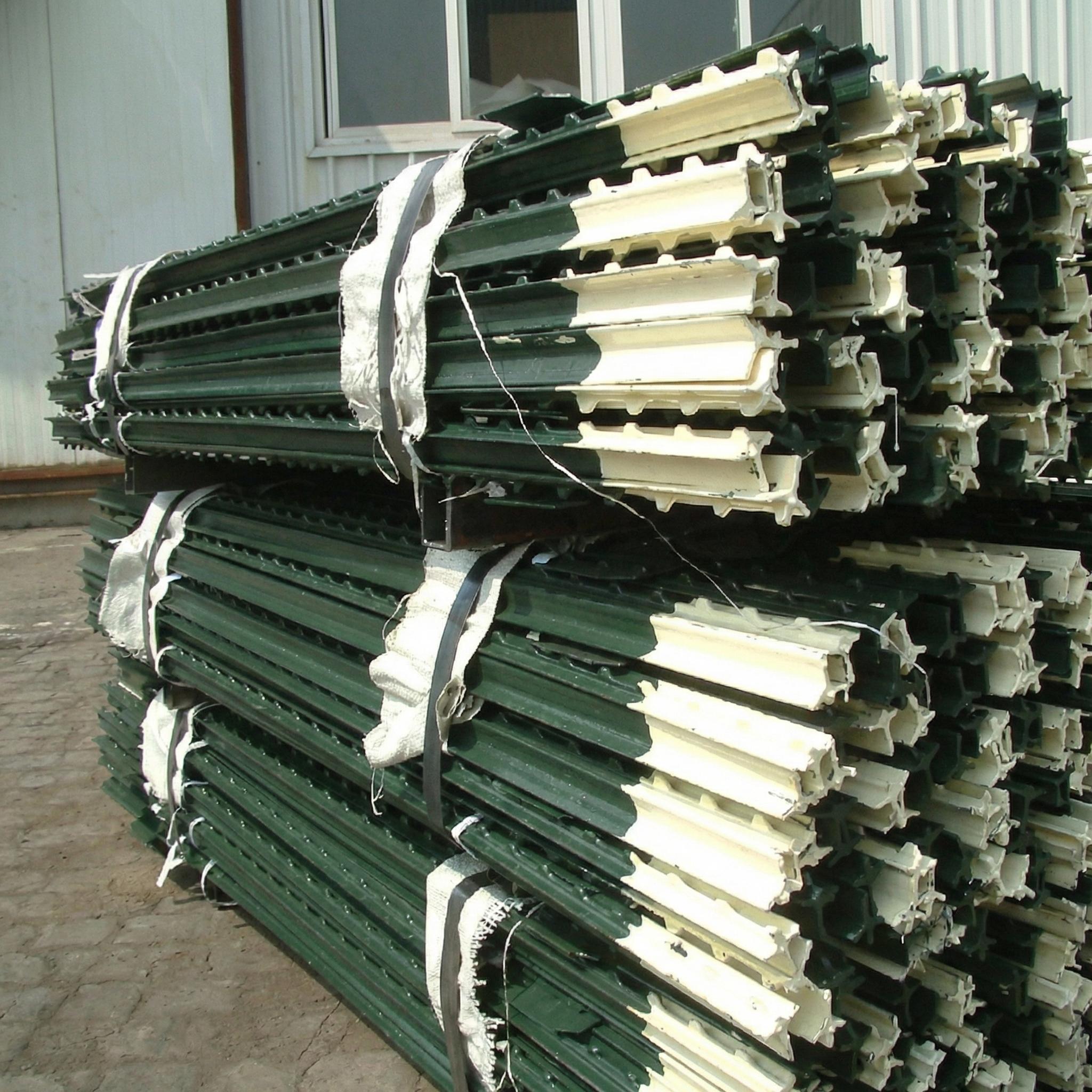 Green Studded T Post 6FT 8FT 10FT Steel Fence Post for Farm